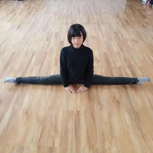 洛宁新宇小学校本课舞蹈1~6年级(2) 授课人:李小娜