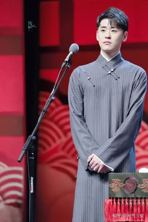 有没有张云雷杨九郎穿大褂图