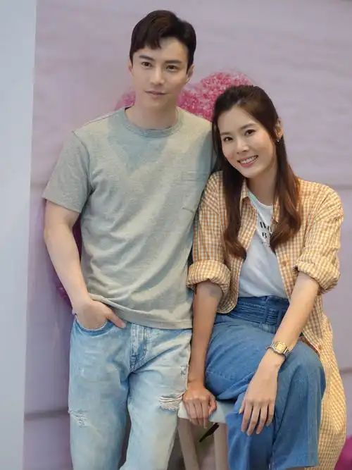 王冠逸新剧开机 担任男主演绎都市轻喜剧