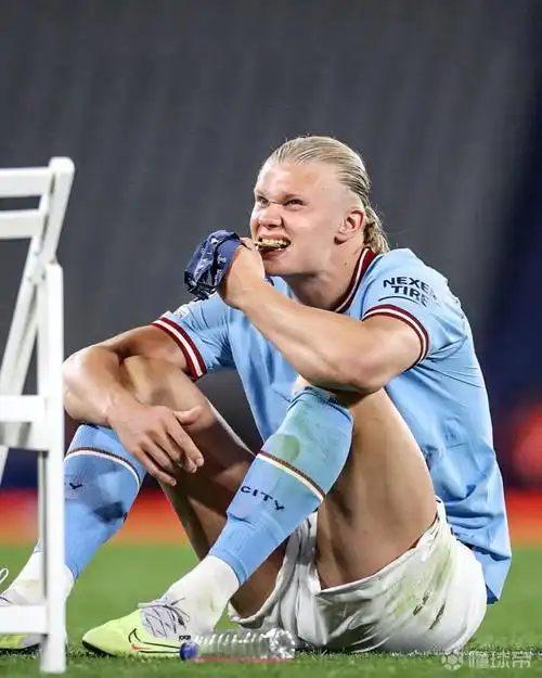 哈兰德庆祝欧冠夺冠!挪威颜色!