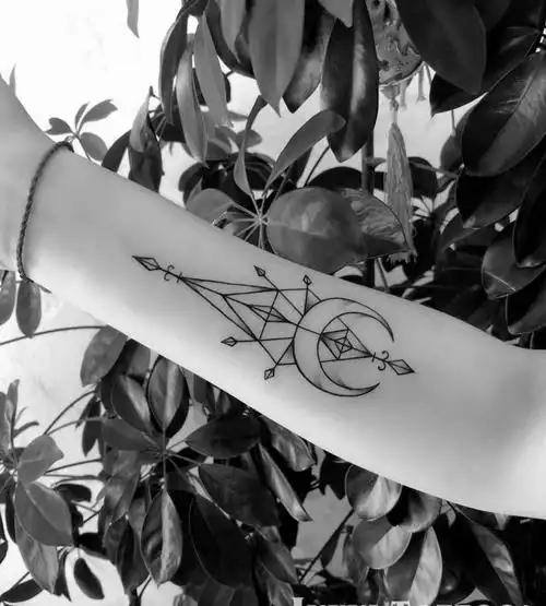 2019年轻人的潮流时尚几何纹身!