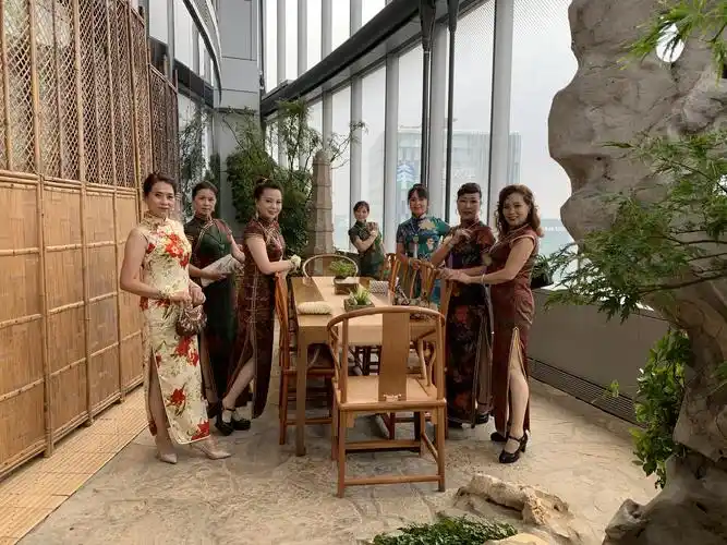 精油,香水中国香文化沙龙活动,姐妹们展示旗袍美,旗袍秀