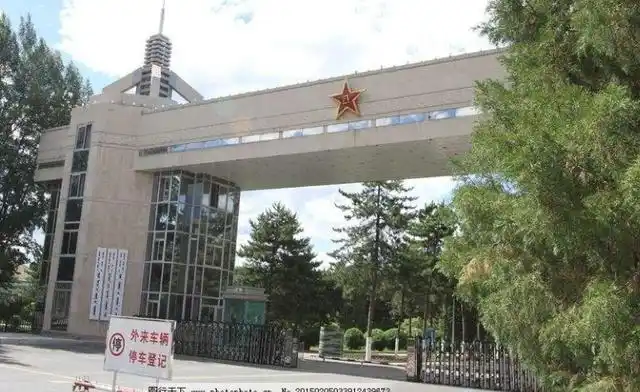 部队中的军区大院,什么级别的干部才能搬进去?说出来你别不信