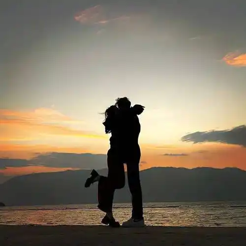 「宝藏头像」诗和远方 必有一个在路上