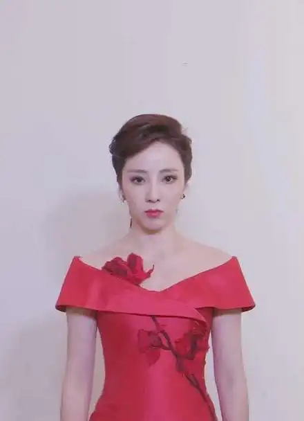 动感版"新疆舞"?快跟李思思,任鲁豫一起摇起来,根本停不下来