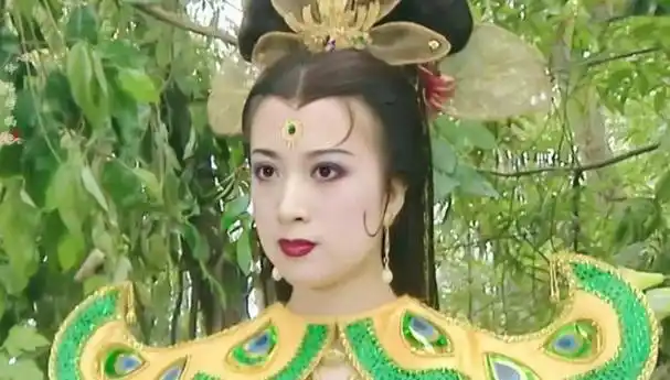 傅艺伟和金巧巧年轻时颜值巅峰对比,从她俩的古装扮相看一目了然