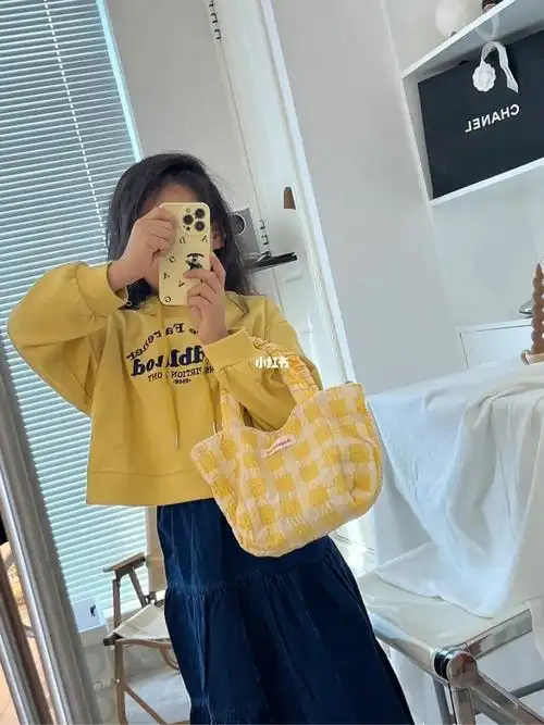 看看小学生的对镜自拍是怎样的05