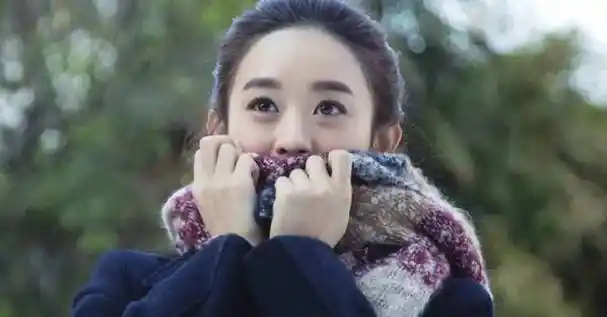 看了《风吹半夏》,庆幸国产剧不再被烤瓷牙,一字眉"绑架"了_赵丽颖