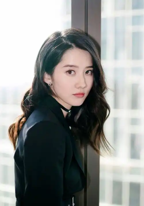 她被周星驰一眼看中从网红到知名演员看到照片后不火都难