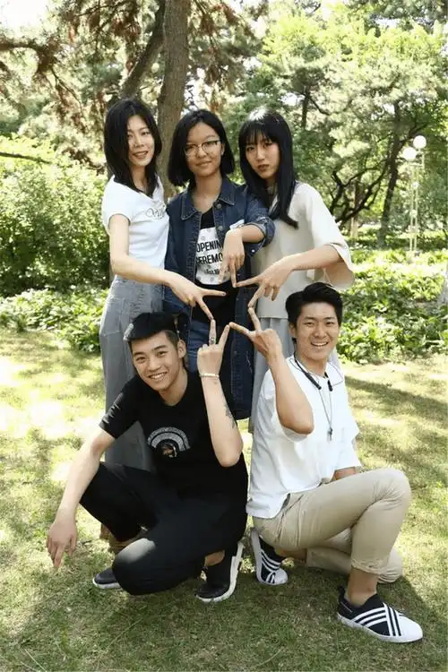 团建合照超有创意的五大合照造型姿势get新技能分享收藏