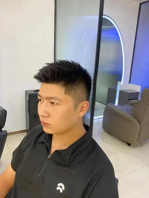 好的发型可以让你精神翻倍,越剪越有型,所以男人想要帅气有型,发型