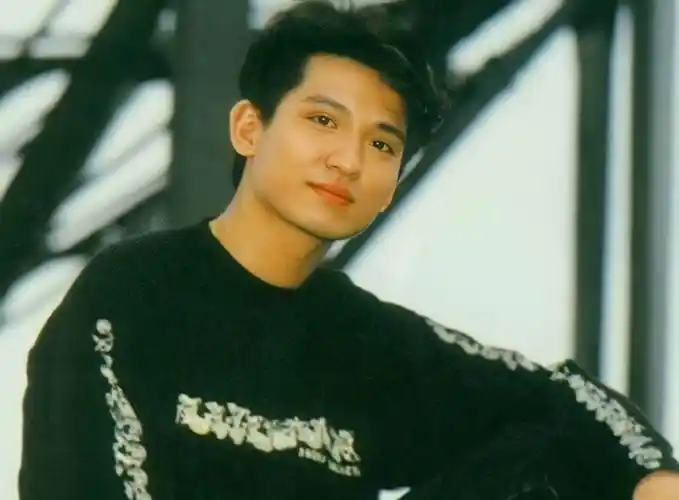 原创黄家驹离世28年后,最内向的叶世荣如今怎么样了?