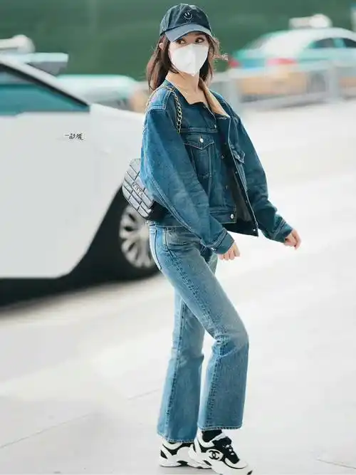 唐嫣带火了一种新穿法:牛仔外套 牛仔裤 运动鞋,时髦洋气又减龄_造型