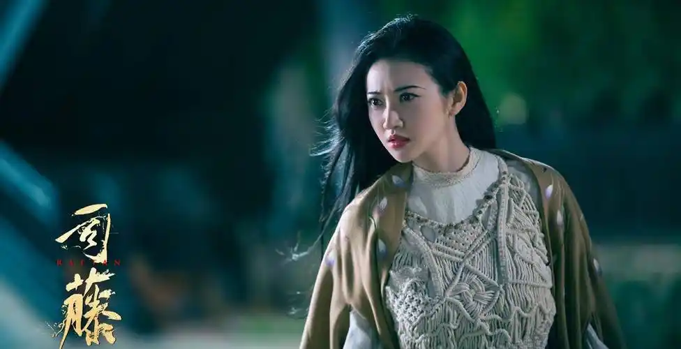 司藤中景甜28套旗袍造型,霸气女王万种时尚,实力演绎人间富贵花