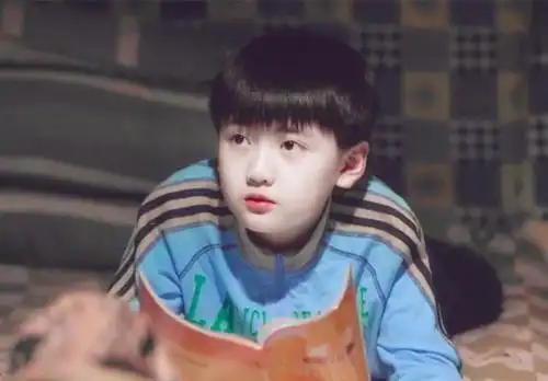 明星小时候拍戏样子 焉栩嘉圆润 张艺兴软萌 看到杨幂:天生丽质