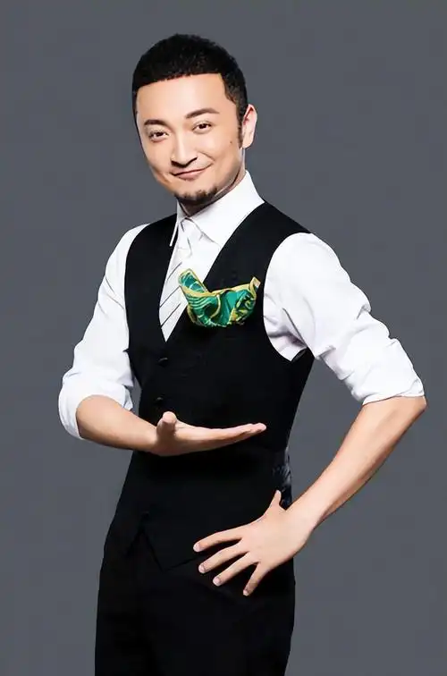 小尼个人资料:离婚传得沸沸扬扬,夹缝中的他有烦恼