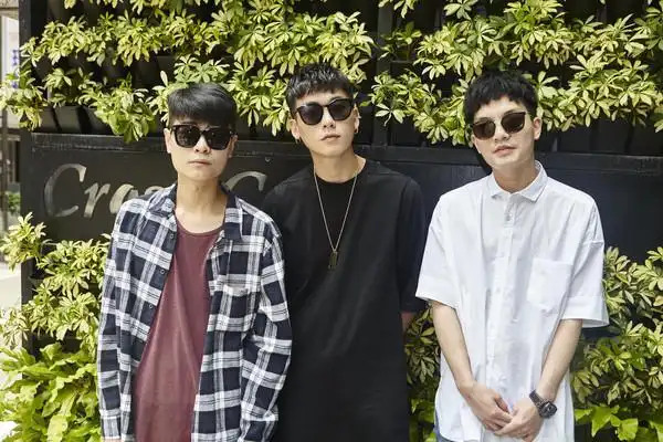 柯震东哥哥柯家洋担任乐团主唱,大方承认已有女友,且女方常常会到表演