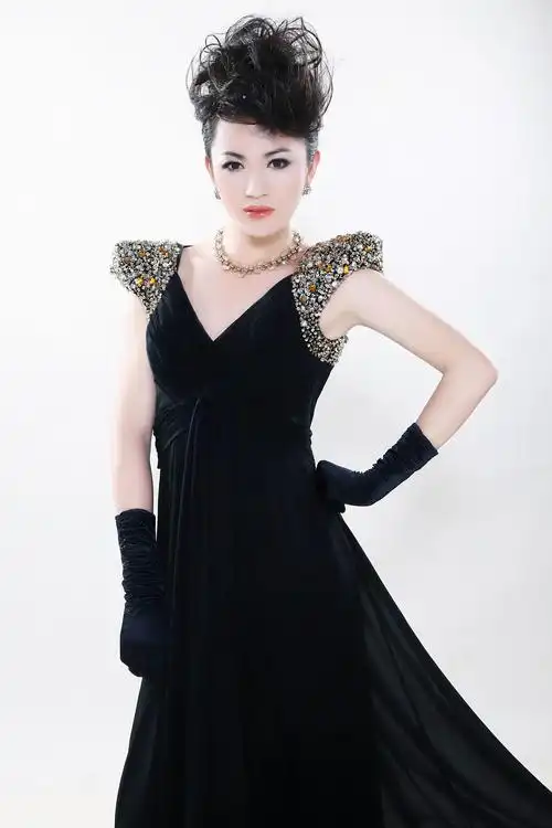 靓丽美女,其实是帅哥