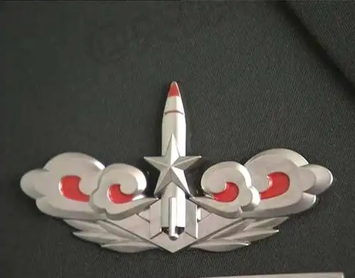 二炮更名为火箭军成为第四大军种 胸牌臂章曝光