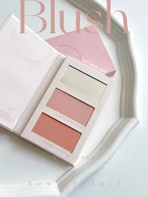 蜜桃色的底调一深一浅 感觉冷皮暖皮都有适合的颜色俺这个橄榄皮好i