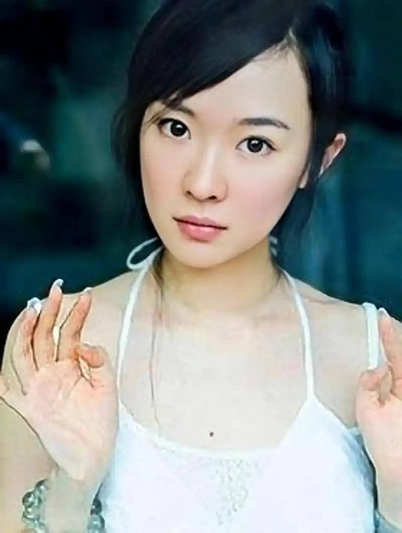 霍思燕旧照有多美,长相清纯身材纤细,杨柳细腰