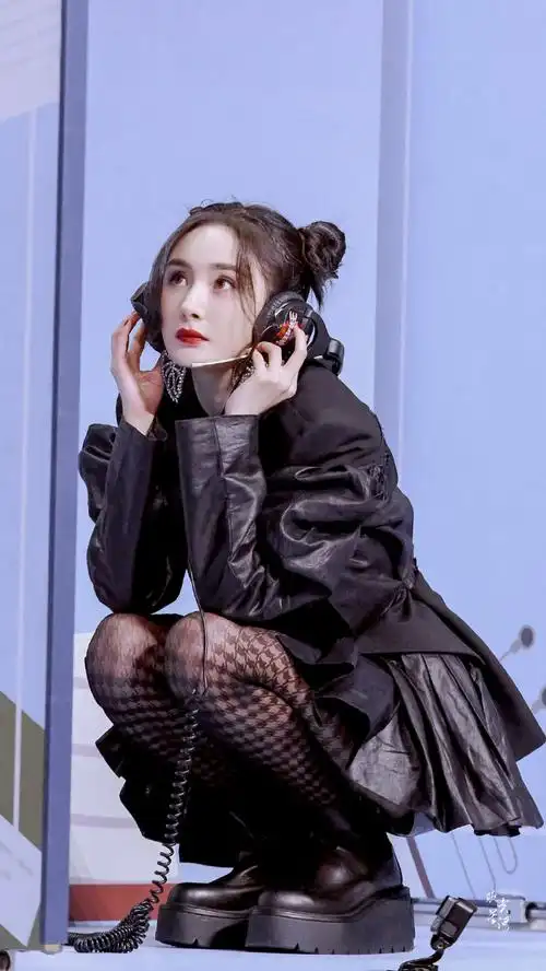 杨幂再唱爱的供养#/#杨幂换头像#*王牌对王牌×9p-双丸子阿幂