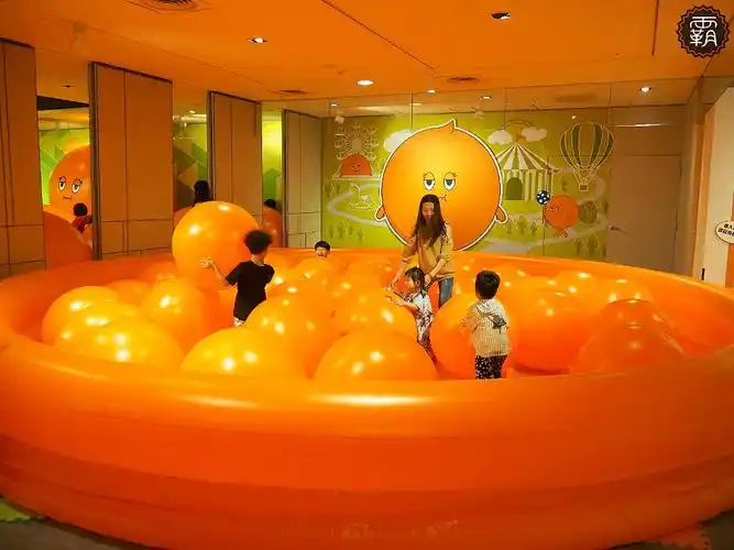 台中展览> 诚实君放空疗愈体验特展,新光三越有诚实君大气球,球池