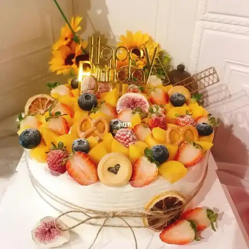 水果超级多的蛋糕