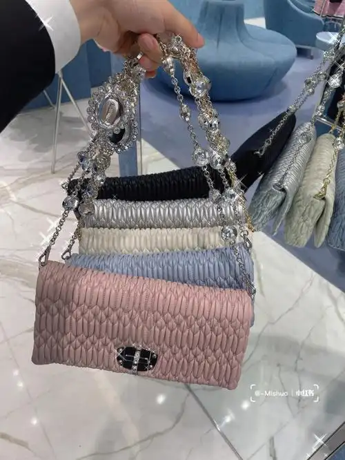 miumiu夏日水晶包