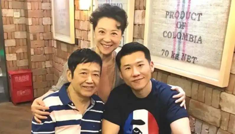 王馥荔相伴46年老公,居然是我們熟悉的他?算不上帥,卻有男人味