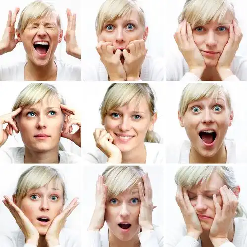 这个叫做过敏性皮炎,严重的时候持续过敏长达数月,而且主要集中在脸部