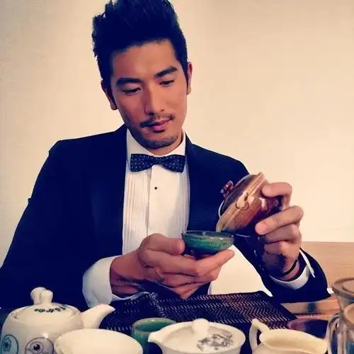 近来又看到了高以翔留下的一些影音作品,视频里的高七帅永远都是那么