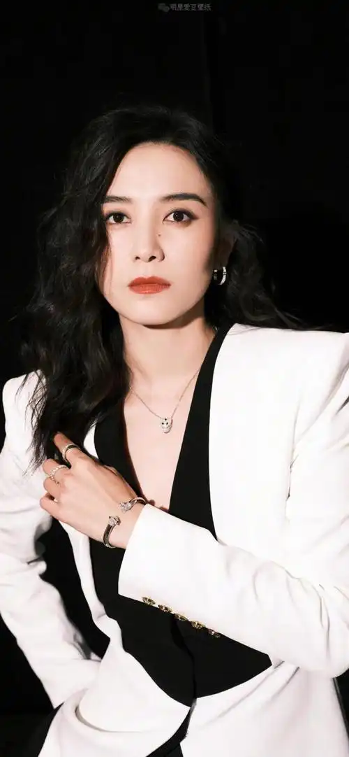 飒爽英姿小宋佳高清写真