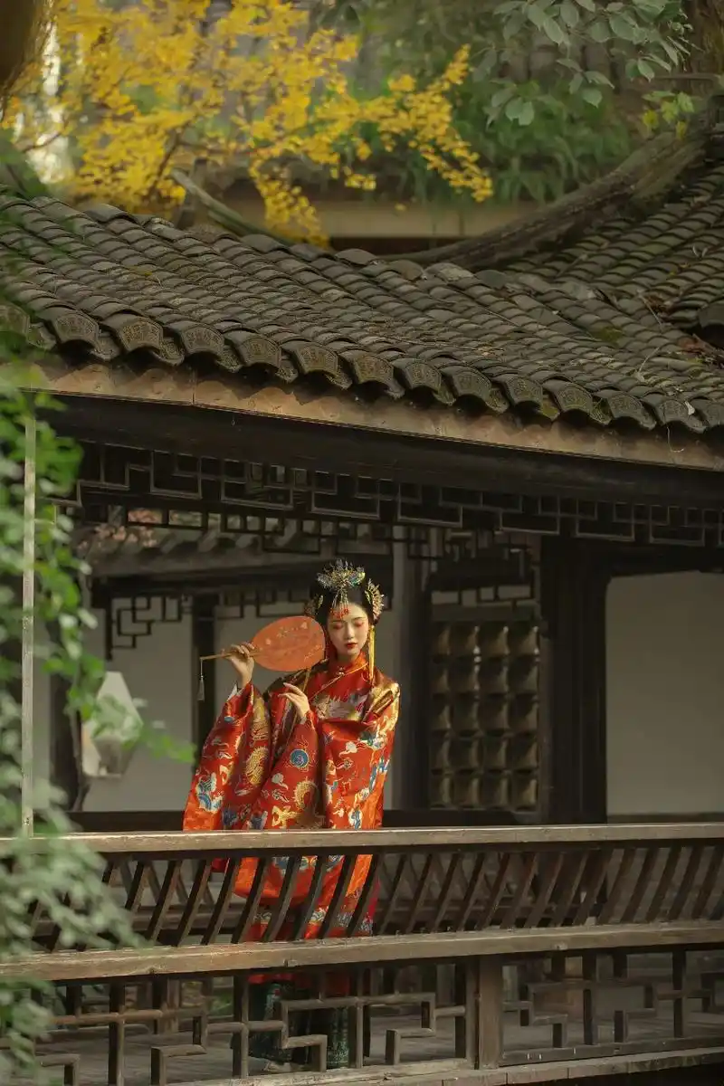 醉后凉风起,吹人舞袖回#古风艺术照 #写真 #古风写真  - 抖音