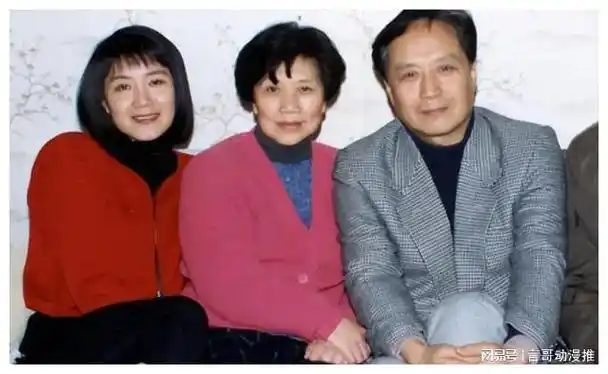 严晓频:当红时嫁初恋丈夫,婚后生两子,如今咋样了?