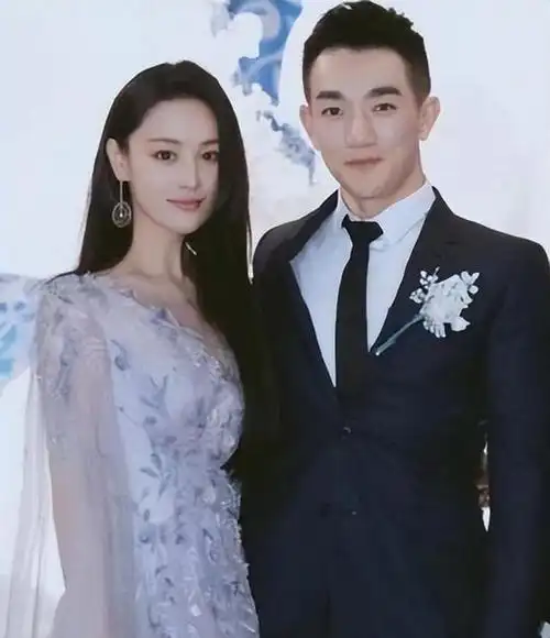 纪实张馨予被李晨抛弃后嫁给军人丈夫口碑逆转做最美军嫂