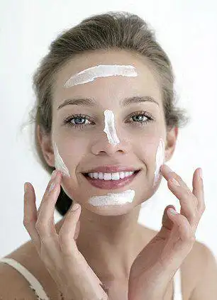 保湿面霜什么时候使用