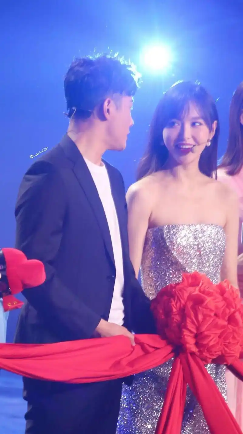 作为娱乐圈夫妻教科书,罗晋和唐嫣真的幸福么?唐嫣采访透露端倪