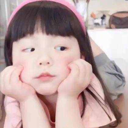 网上最火的小女孩头像