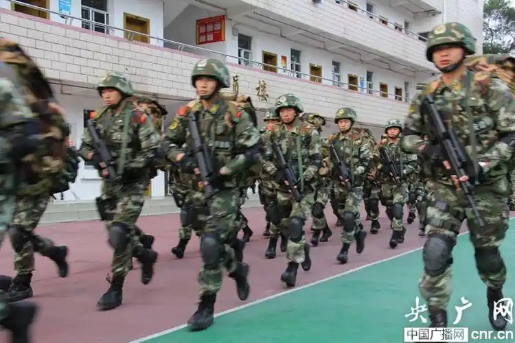 部队紧急集合出发.张致帆 摄(央广网记者 张垒 摄)