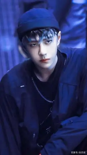 蓝发的王一博,简直帅出了新高度!