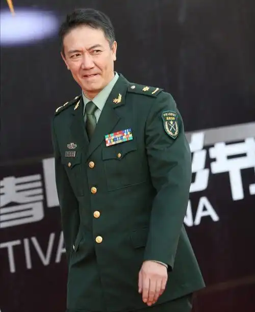 cctv8狠播一部"精品"大作,李幼斌这一出场"惊艳四座"