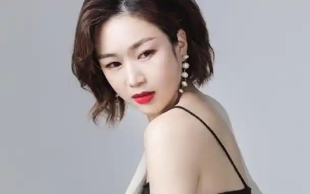 84岁谢贤与前妻疑将复婚35岁女友coco前往谢贤住处宣示主权