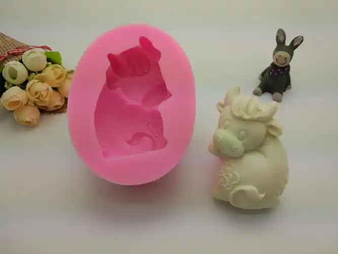 主营产品:五金饰品;装饰品;工艺品;水晶滴胶;滴胶硅胶模具;干花押花