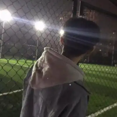 唯美意境男生背影头像 - 男生头像 - 潮人个性网