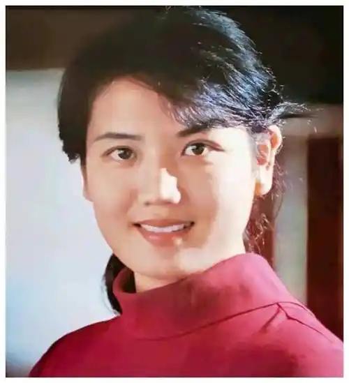 李秀明:离婚,再婚,移居加拿大,一代巨星的69岁生活现状_传奇_故事