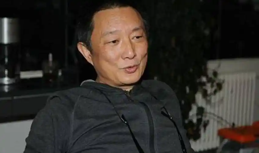 "正剧"导演张黎,一生潇洒经历5次婚姻,不忠诚对象全是