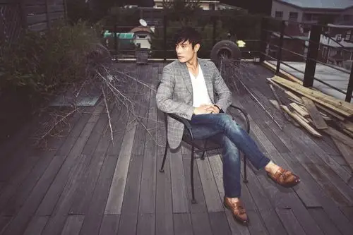 一周偶像: 李珉廷的老公 李秉宪的高清美照写真,是中年之美!