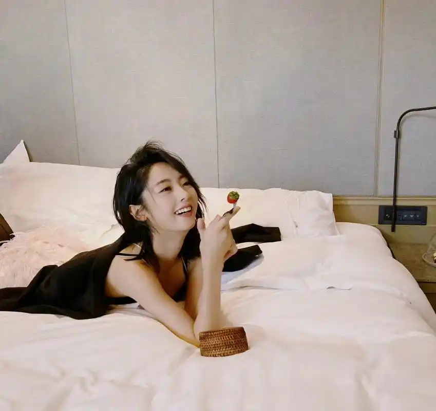 邢菲嫩嫩的美脚丫