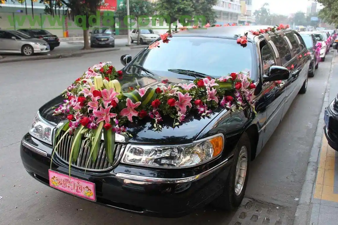 婚车气球装饰方法